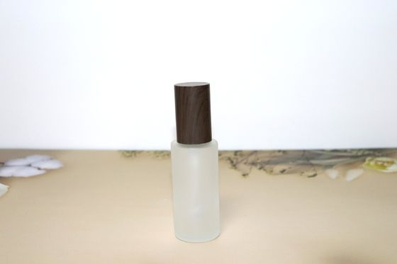 Envases cosméticos de vidrio Tipo de cierre con tapa de tornillo para soluciones de embalaje transparentes